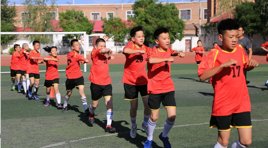 內(nèi)蒙古:校園足球訓(xùn)練忙