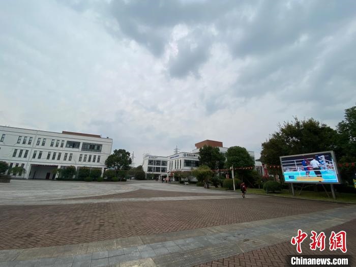 寧波市第二少年兒童業(yè)余體育學(xué)校?！×植?攝