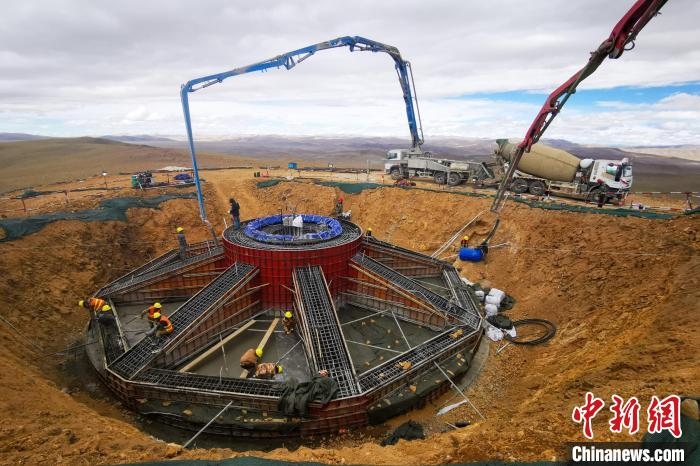 資料圖為該風(fēng)電場(chǎng)建設(shè)現(xiàn)場(chǎng)?！≈袊?guó)電建集團(tuán)成都勘測(cè)設(shè)計(jì)研究院有限公司 供圖