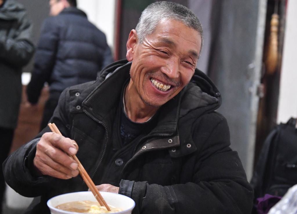 1月26日，山西省汾西縣段村村民蔡文明談起見到總書記的心情，激動(dòng)又開心。新華社記者 柴婷 攝