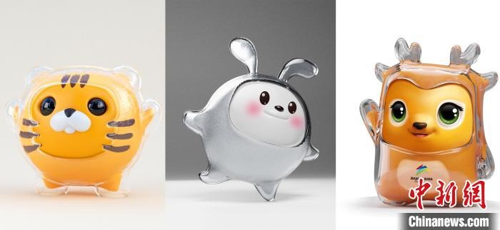 設(shè)計(jì)團(tuán)隊(duì)曾嘗試在冰殼之下更換成老虎、兔子或麋鹿等形象。(資料圖) 劉平云供圖