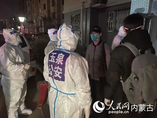 耐心溝通，居民們轉變態(tài)度。平安玉泉供圖