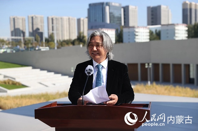 全國(guó)政協(xié)副秘書長(zhǎng)、民盟中央專職副主席、中國(guó)美術(shù)館館長(zhǎng)、中國(guó)城市雕塑家協(xié)會(huì)主席吳為山開幕致辭。王劭凱攝