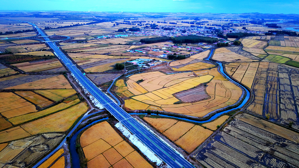 飛閱內蒙古 ∣ 暮色三合村