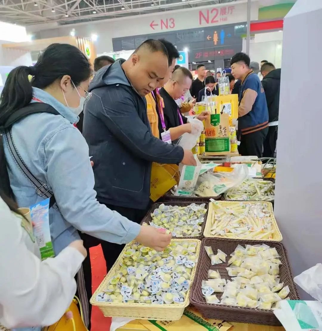 1681989229348643.jpg 640 (1).jpg