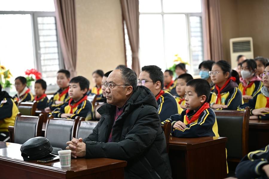 1703308887287753.jpg 呼和浩特市關(guān)工委委員梁亞東.JPG