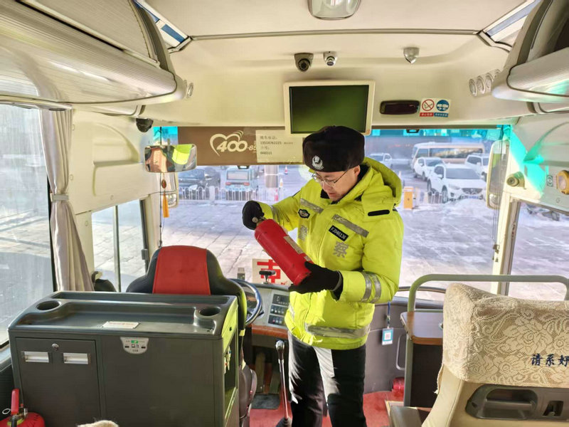 1770880874889768.jpg 2026212交警2.jpg