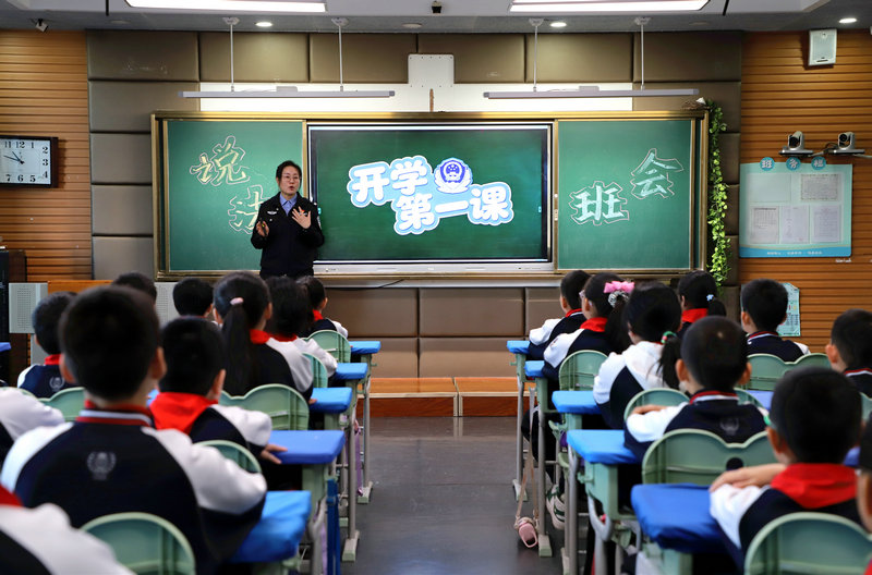 1773287350207154.jpg 20260312開(kāi)學(xué)第一課.jpg