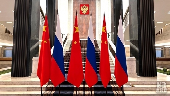 △習(xí)主席在這里同米舒斯京總理握手合影。（總臺(tái)央視記者程鋮拍攝）