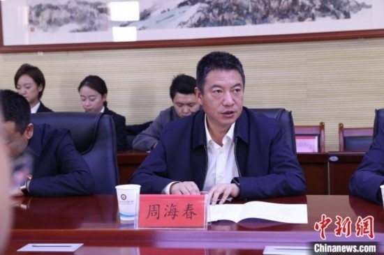 圖為西寧城市職業(yè)技術(shù)學(xué)院黨委書記周海春發(fā)言。青海省人民檢察院供圖