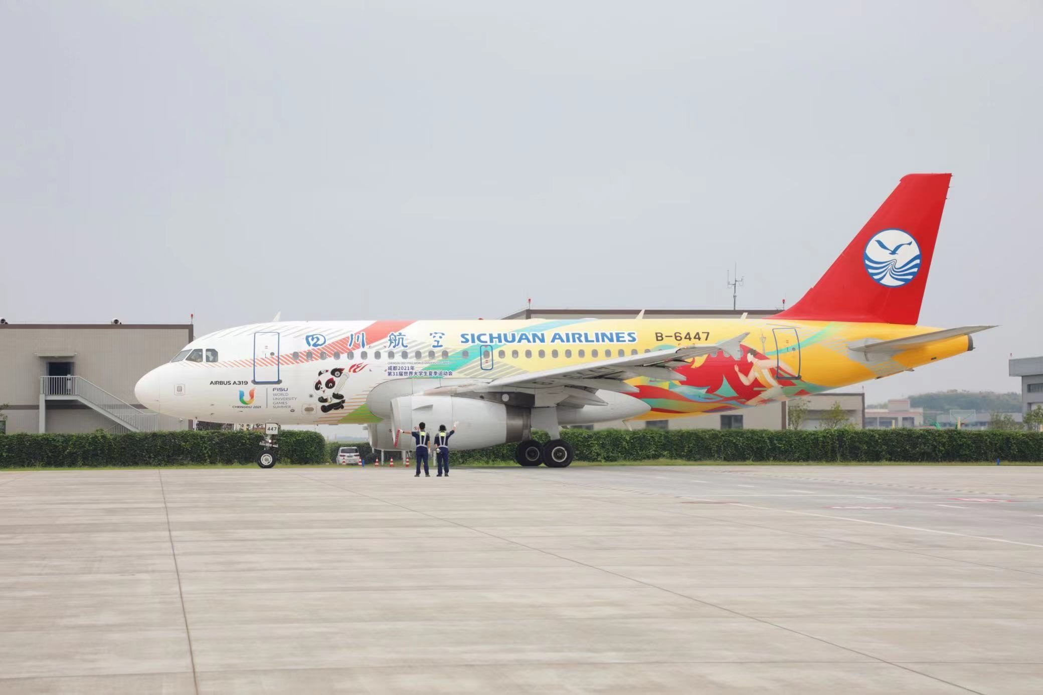 “大運(yùn)號(hào)”主題彩繪飛機(jī)。 圖片來(lái)源：成都大運(yùn)會(huì)執(zhí)委會(huì) 趙汪洋攝