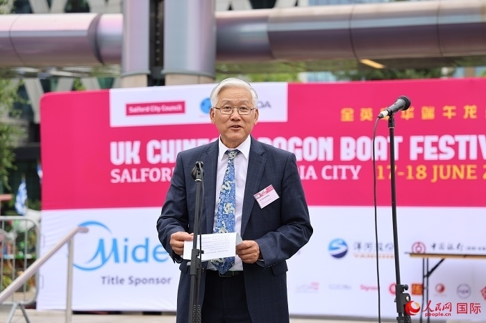 曼徹斯特新華聯(lián)誼會(huì)會(huì)長(zhǎng)楊漢新在活動(dòng)上發(fā)言。人民網(wǎng)記者 邢雪攝