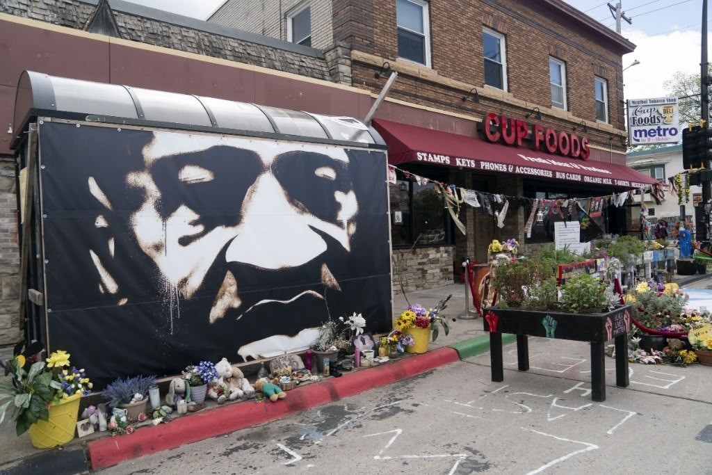 這是2022年5月22日在美國明尼蘇達(dá)州明尼阿波利斯市拍攝的弗洛伊德廣場。新華社記者劉杰攝