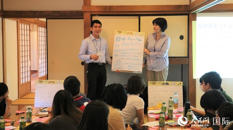 發(fā)表各自的研討成果。人民網(wǎng) 許可攝