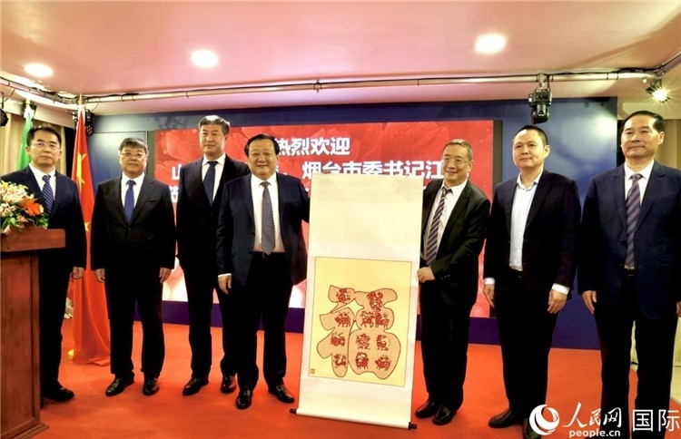 參加座談會的主要嘉賓合影留念。人民網(wǎng)記者宋亦然攝