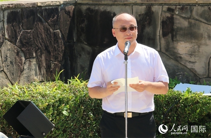 昆明市副市長安恩法在紀(jì)念儀式上致辭。人民網(wǎng) 許可攝