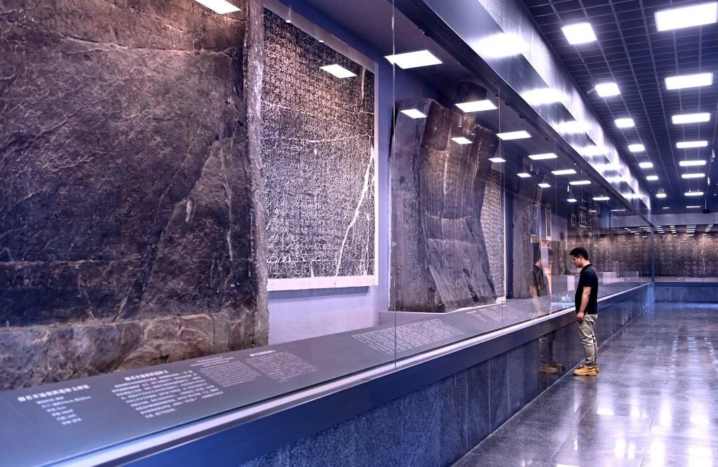 近日拍攝的陜西省漢中市博物館“石門十三品”陳列室。新華社記者 劉瀟 攝