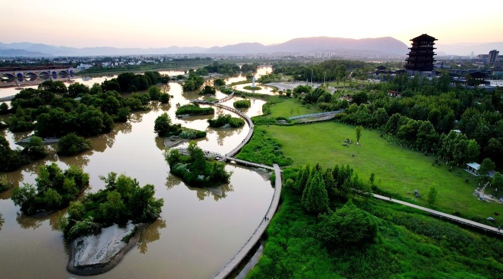 2022年5月16日拍攝的天漢濕地公園景色。新華社記者 邵瑞 攝