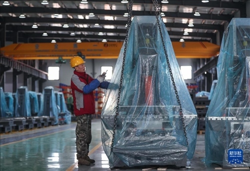 工人在阜新勁達精密機械有限公司生產(chǎn)車間工作。新華社記者龍雷攝