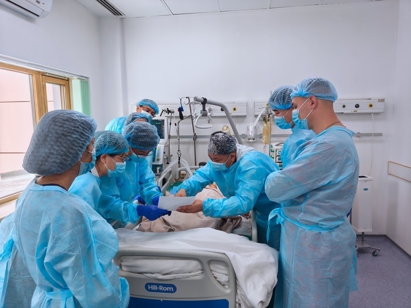 中哈專家團(tuán)隊(duì)完成哈國(guó)首例離體肝切和自體肝移植術(shù)。 新疆醫(yī)科大學(xué)第一附屬醫(yī)院供圖