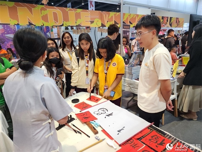 中國圖書展亮相第43屆菲律賓馬尼拉國際書展。人民網(wǎng)記者 樊帆攝