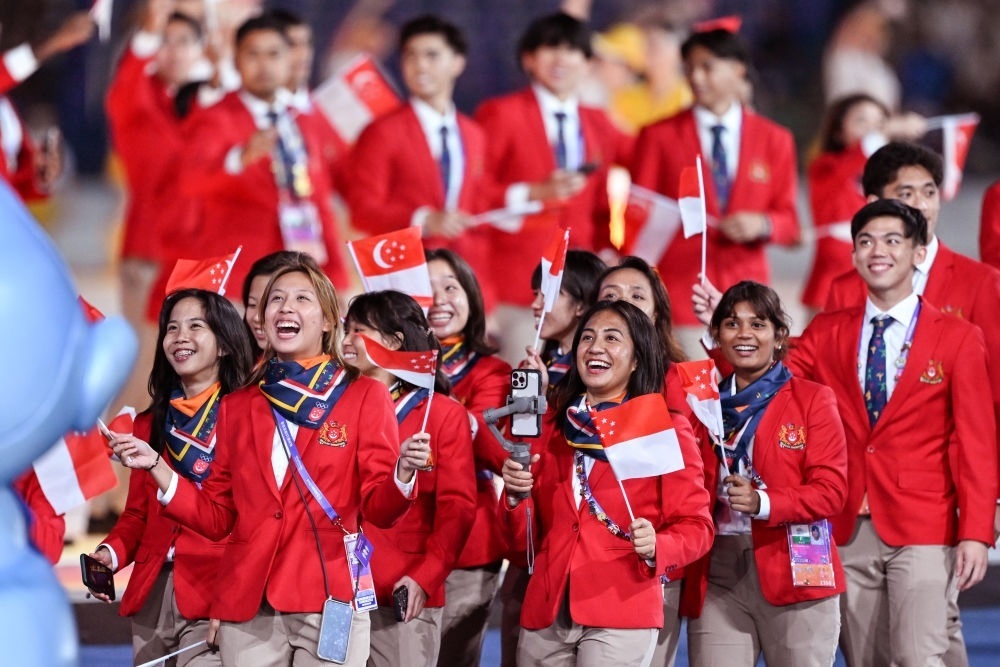 新加坡代表團(tuán)在開幕式上入場。