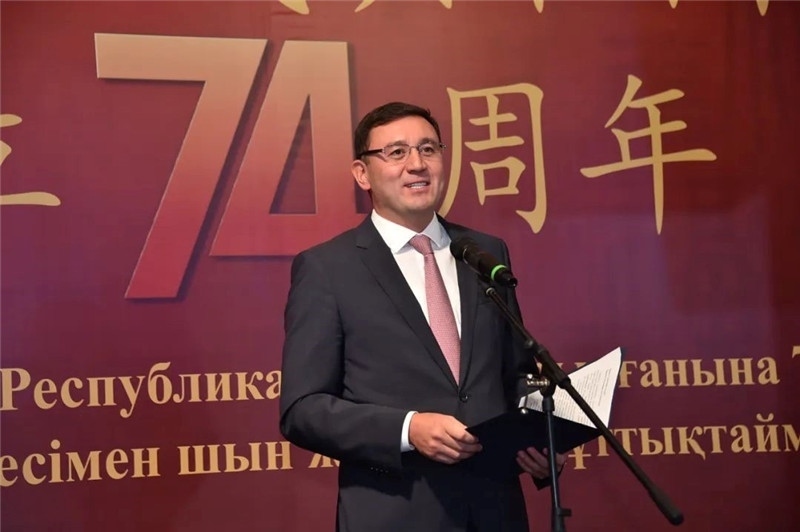 圖為哈外交部駐阿市代表布列格諾夫致辭。駐阿拉木圖總領(lǐng)館供圖