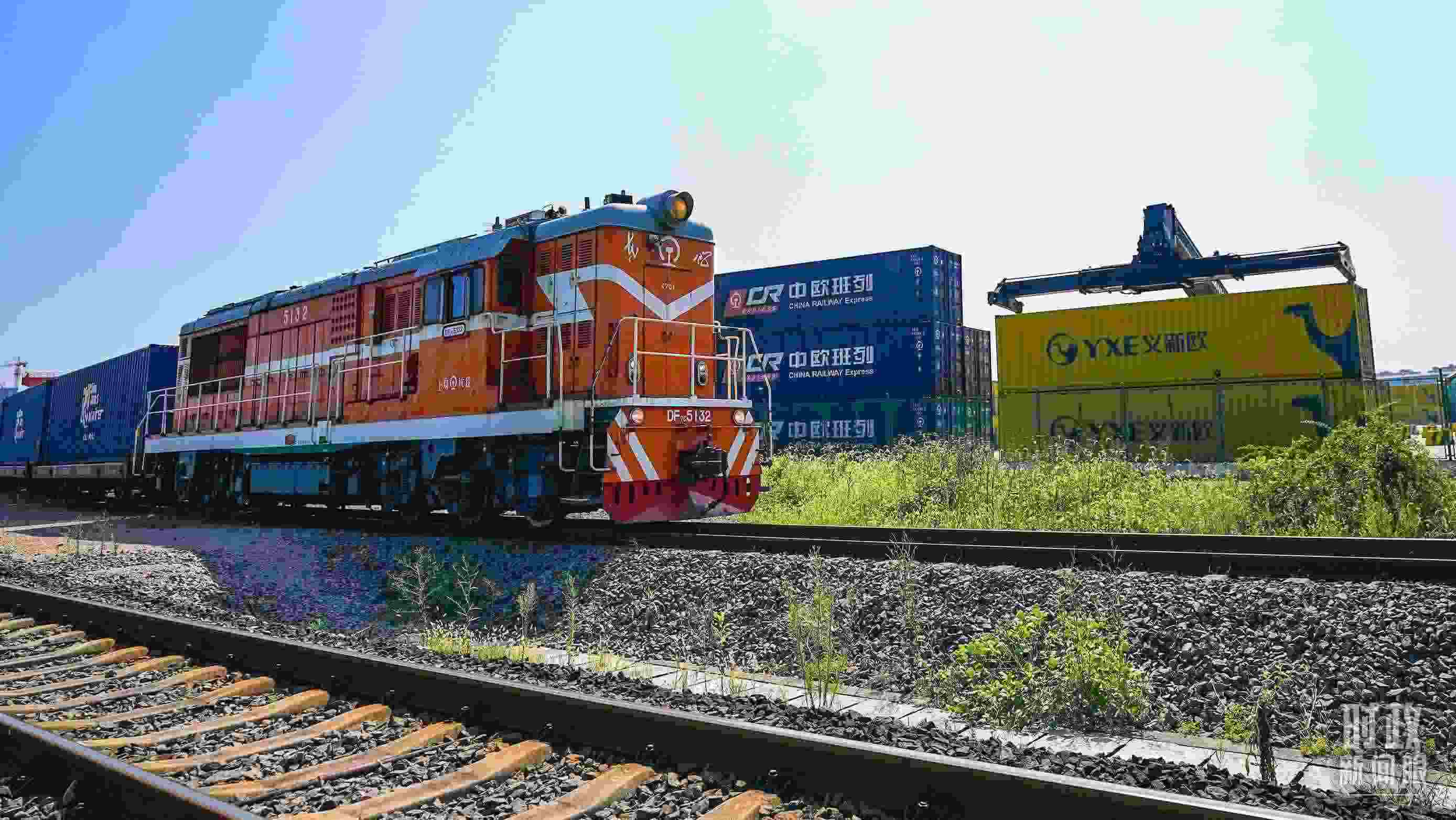 △“義新歐”中歐班列。（總臺(tái)國(guó)廣記者李晉拍攝）