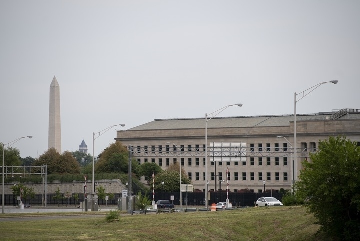 這是2021年8月3日在美國(guó)弗吉尼亞州阿靈頓拍攝的美國(guó)國(guó)防部所在地五角大樓。新華社記者劉杰攝