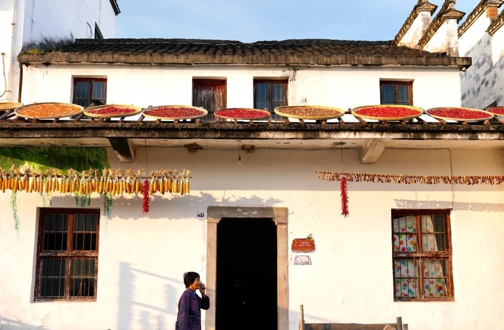 婺源縣王村石門自然村一角（2023年10月11日攝）。