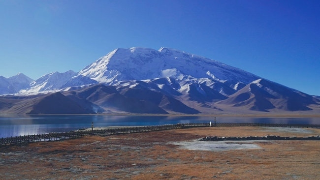 喀拉庫勒湖。中國鐵路烏魯木齊局集團(tuán)有限公司供圖
