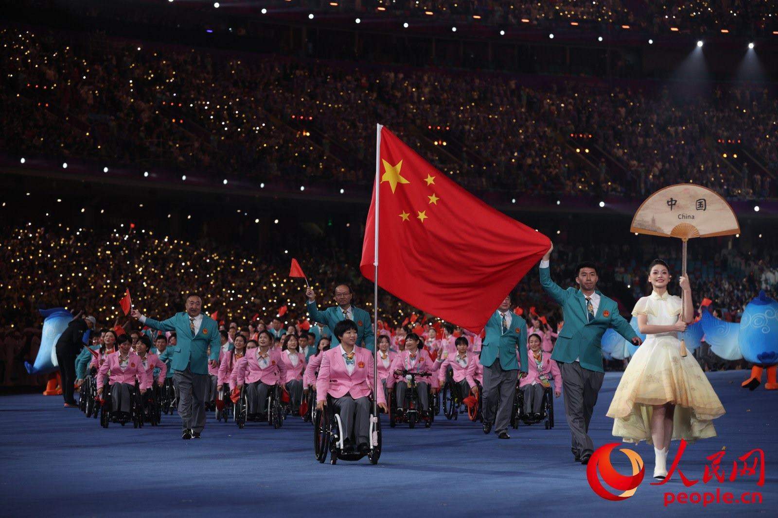 開幕式上，中國體育代表團入場。人民網(wǎng) 周靜圓攝