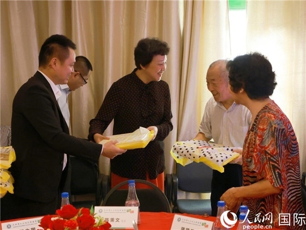 當(dāng)?shù)貢r(shí)間10月23日，國(guó)務(wù)院僑務(wù)辦公室主任陳旭在巴西華人文化交流協(xié)會(huì)會(huì)館出席里約僑界舉辦的重陽(yáng)節(jié)敬老聯(lián)歡活動(dòng)。人民網(wǎng)記者 陳海琪攝