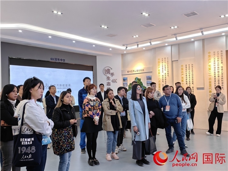 媒體記者探訪薊州礦山生態(tài)修復項目。人民網(wǎng)記者 符園園攝