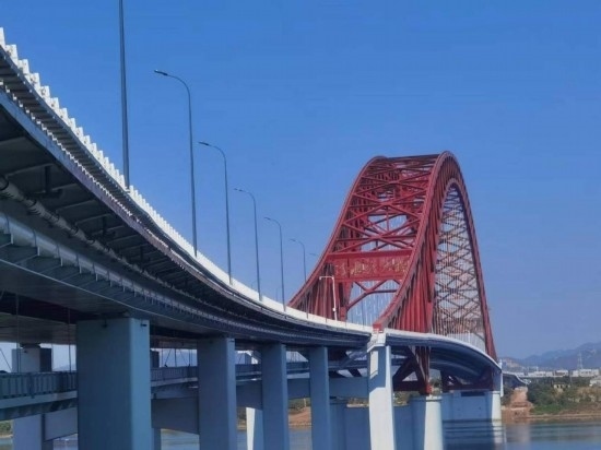 清水塘大橋側(cè)面。本報(bào)記者 常雯宜攝