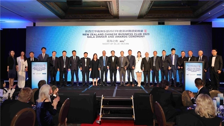 新西蘭華商聯(lián)合總會首批會員代表上臺亮相。攝影：張凱