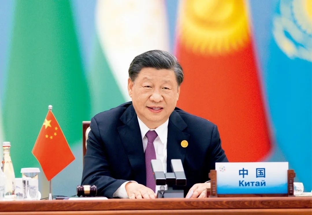 2023年5月19日上午，國(guó)家主席習(xí)近平在陜西省西安市主持首屆中國(guó)—中亞峰會(huì)并發(fā)表題為《攜手建設(shè)守望相助、共同發(fā)展、普遍安全、世代友好的中國(guó)—中亞命運(yùn)共同體》的主旨講話。圖/ 新華社記者 黃敬文 攝