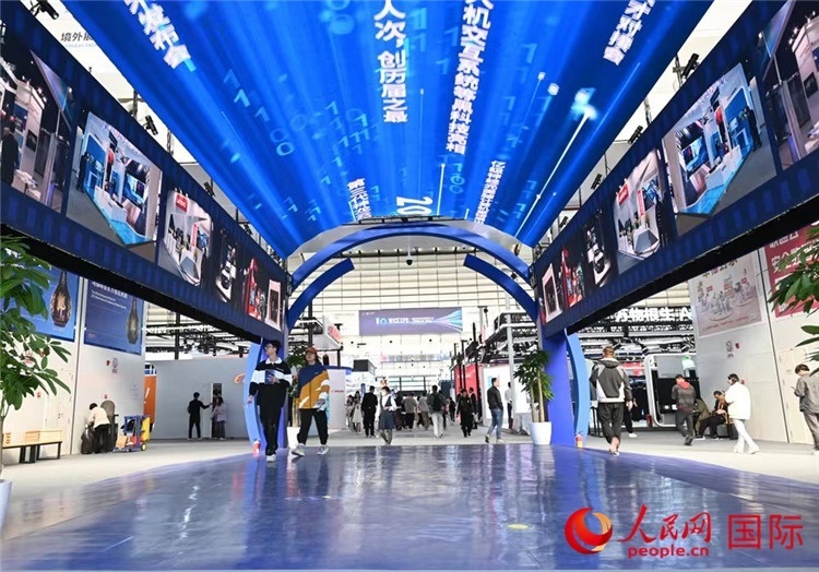 11月7日上午，2023年世界互聯(lián)網(wǎng)大會“互聯(lián)網(wǎng)之光”博覽會在浙江烏鎮(zhèn)開幕。人民網(wǎng)記者 葉賓得攝