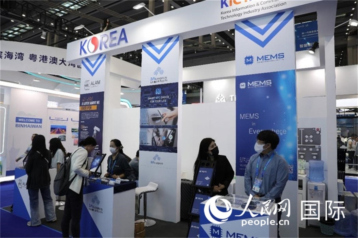 第二十五屆中國(guó)國(guó)際高新技術(shù)成果交易會(huì)15日在深圳開(kāi)幕，圖為韓國(guó)企業(yè)展臺(tái)（人民網(wǎng)記者 魯揚(yáng)攝）