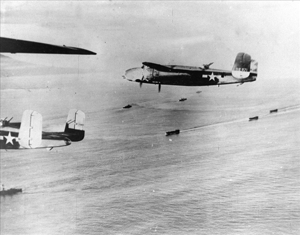 1942年4月18日，美國航空母艦甲板上B－25解放式轟炸機起飛轟炸東京工業(yè)區(qū)域，此為日本首次受盟軍之進攻。