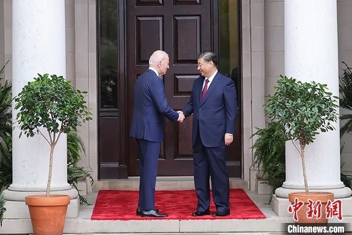 當?shù)貢r間11月15日，中國國家主席習近平在美國舊金山斐洛里莊園同美國總統(tǒng)拜登舉行中美元首會晤。中新社記者 盛佳鵬 攝