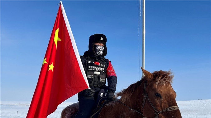 呼倫貝爾陳巴爾虎旗公安局副局長(zhǎng)石永志。人民網(wǎng)記者 張敏穎攝