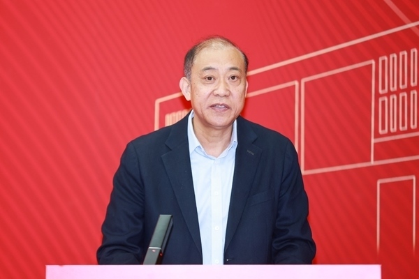 《教育踐悟錄》作者、中央財經(jīng)大學黨委書記何秀超。受訪者供圖