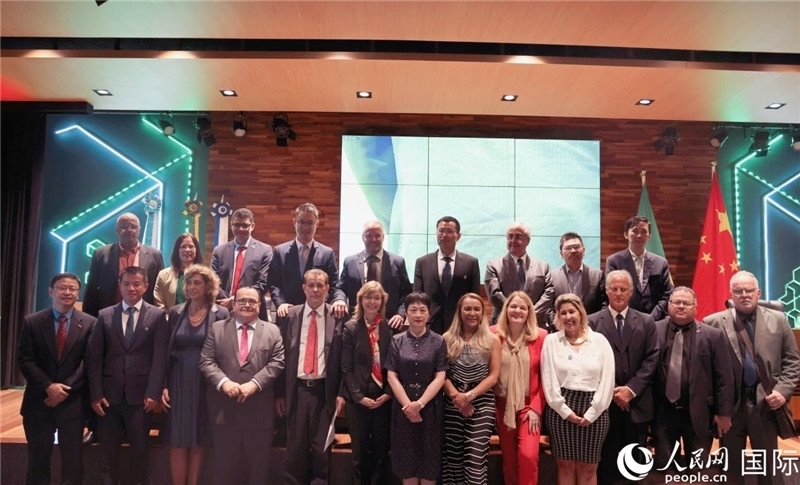 與會嘉賓合影留念。人民網(wǎng)記者 時元皓攝