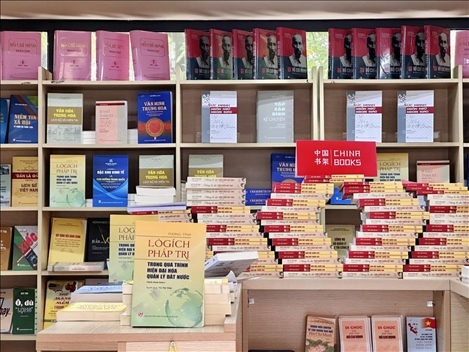 中國主題圖書亮相越南河內(nèi)書街。中國圖書進(jìn)出口（集團(tuán)）有限公司供圖