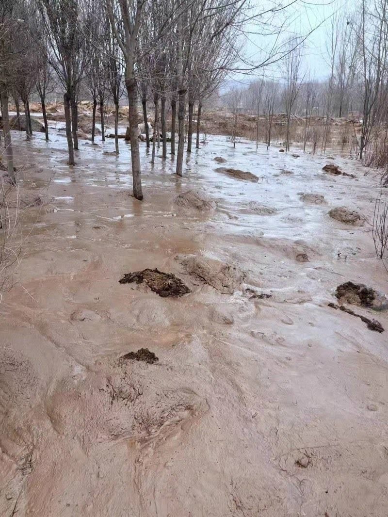 次生災(zāi)害襲擊過(guò)的村落。喬棟攝。