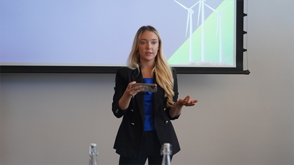 南非駐亞洲和金磚國家無任所大使蘇克拉爾代表吉娜·布朗發(fā)言。 人民網(wǎng) 張茜攝