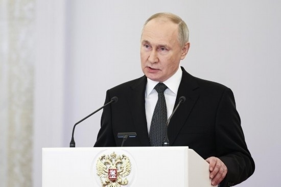 2023年12月8日，俄羅斯總統(tǒng)普京在莫斯科克里姆林宮出席“祖國英雄日”慶祝儀式。新華社/塔斯社