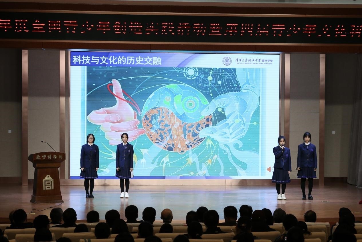 學生展示作品。主辦方供圖