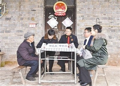  圖②：調(diào)解現(xiàn)場(chǎng)。